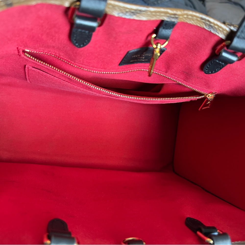 Louis Vuitton OnTheGo - Picture 15 of 16
